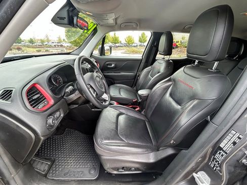 Used 2019 Jeep Renegade Trailhawk AWD/4WD image 14