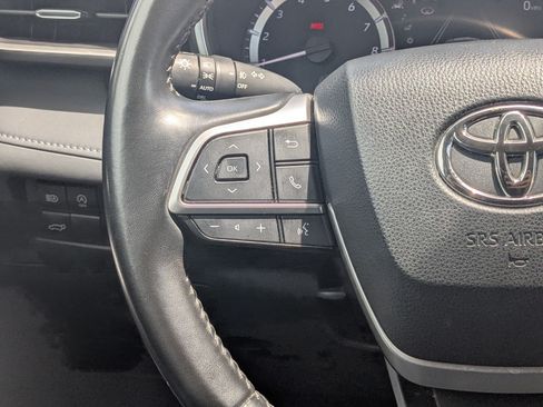 Used 2023 Toyota Highlander XLE AWD/4WD image 19