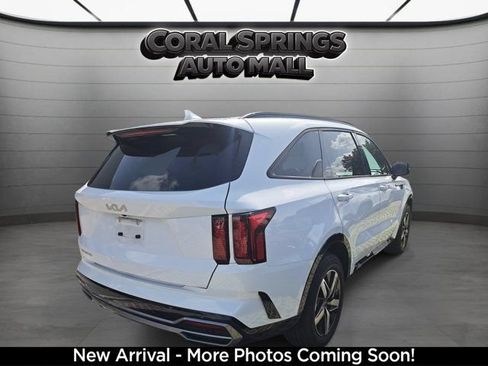 Certified 2023 Kia Sorento S FWD image 2
