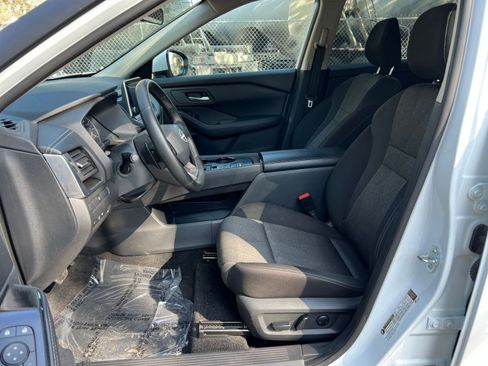 Used 2025 Nissan Rogue SV FWD image 24