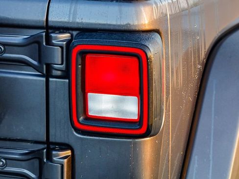 Used 2024 Jeep Wrangler Unlimited image 10