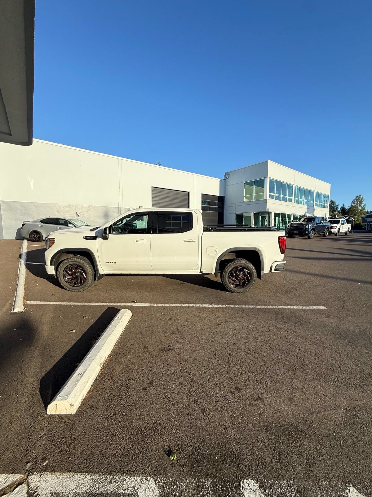 Used 2021 GMC Sierra 1500 AT4 w/ AT4 Value Package AWD/4WD image 3