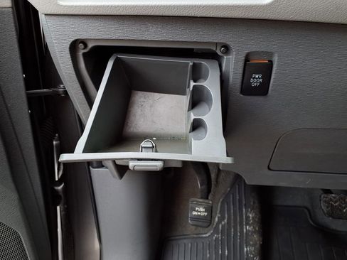 Used 2020 Toyota Sienna LE image 25