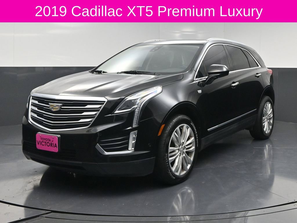 Used 2019 Cadillac XT5 Premium Luxury w/ Driver Assist Package FWD image 2