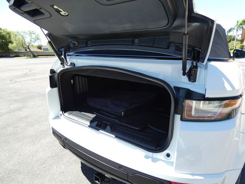 Used 2018 Land Rover Range Rover Evoque SE Dynamic image 67