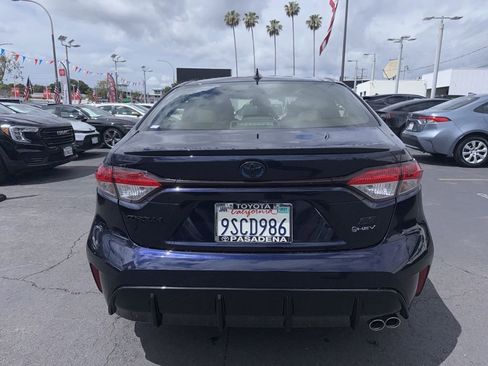 Used 2025 Toyota Corolla SE w/ SE Premium Package image 9