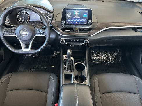 Used 2024 Nissan Altima 2.5 SV FWD image 13