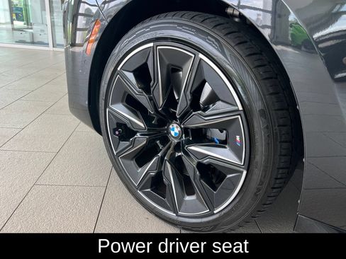 Used 2025 BMW 740i w/ Premium Package RWD image 10