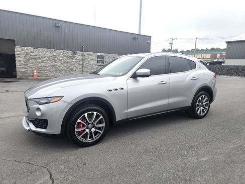 Used 2017 Maserati Levante S AWD/4WD image 3