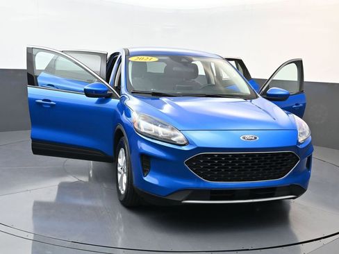 Used 2021 Ford Escape SE image 32