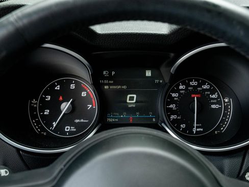 Used 2022 Alfa Romeo Stelvio Veloce image 16