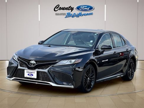 Used 2023 Toyota Camry XSE image 2