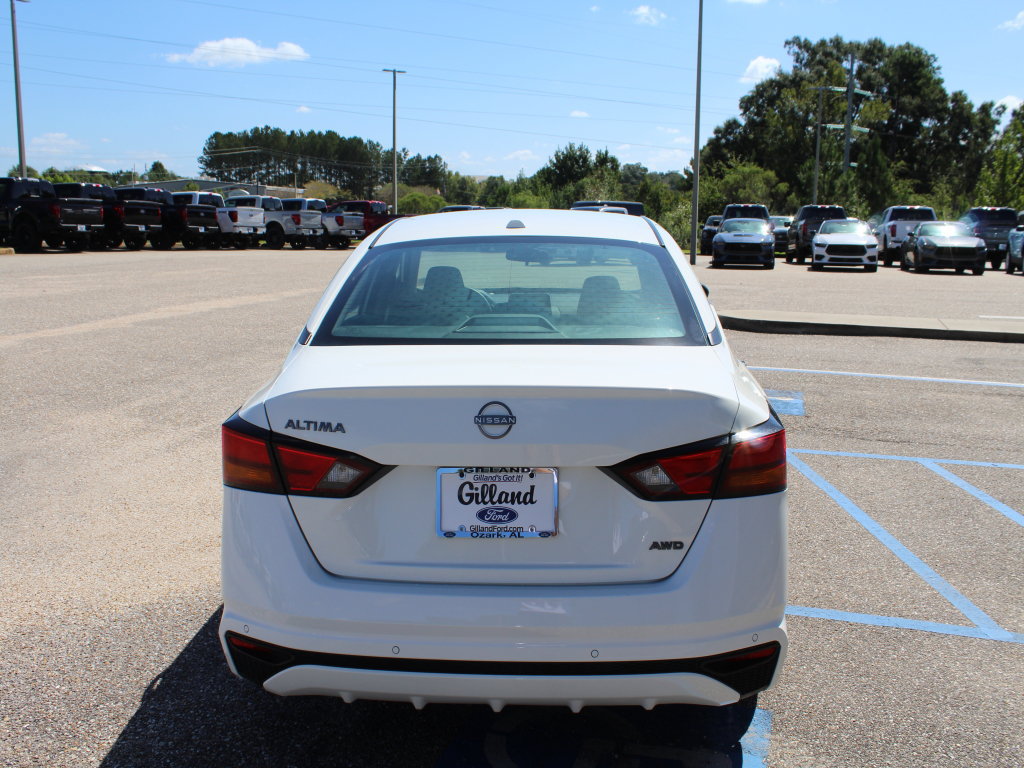 Used 2025 Nissan Altima 2.5 SV AWD/4WD image 7