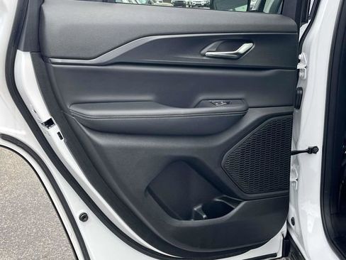 Used 2024 Jeep Grand Cherokee Laredo X image 17