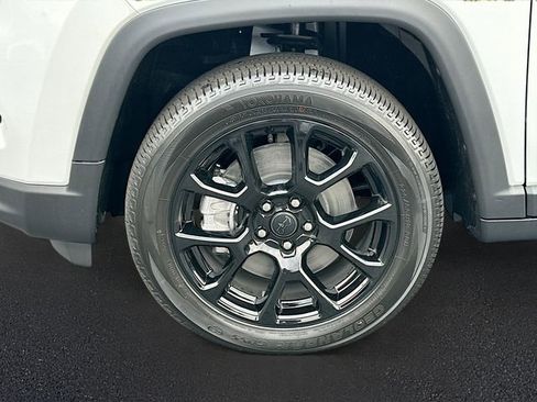 New 2026 Jeep Compass Latitude image 19