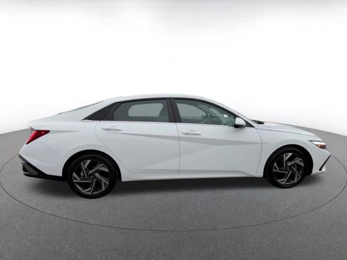 Used 2025 Hyundai Elantra SEL FWD image 16