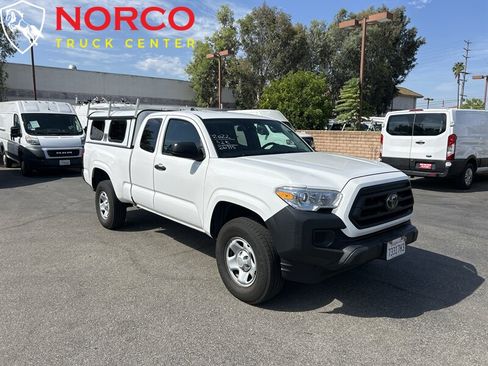 Used 2022 Toyota Tacoma SR RWD image 2