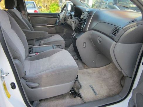 Used 2008 Toyota Sienna CE image 17