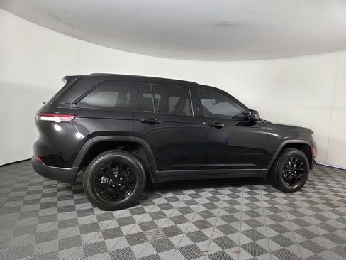 Used 2025 Jeep Grand Cherokee Altitude image 4