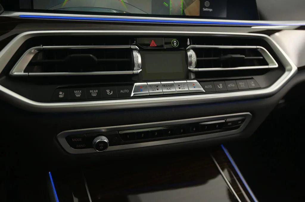 Used 2021 BMW X5 M50i AWD/4WD image 29