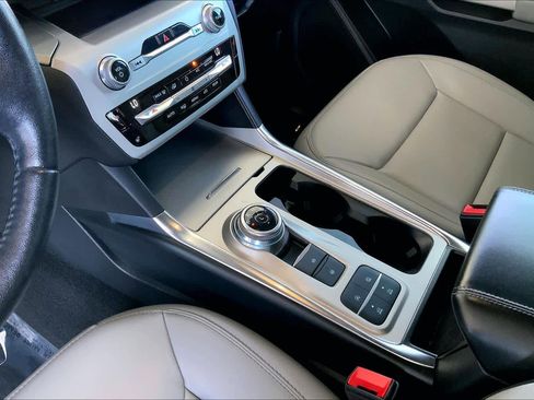 Used 2021 Ford Explorer XLT w/ Equipment Group 202A image 34