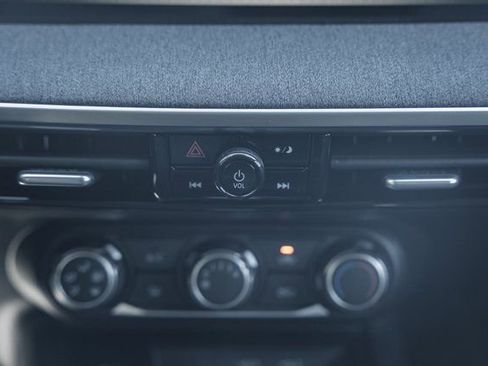 Used 2025 Nissan Kicks SV image 30