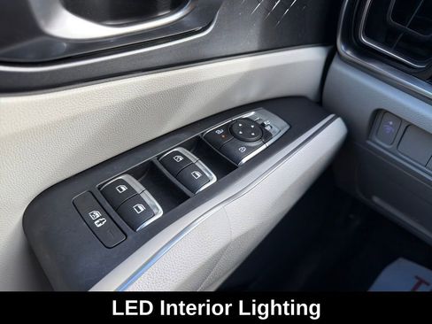 Used 2025 Kia Sorento S w/ Panoramic Sunroof Package image 14