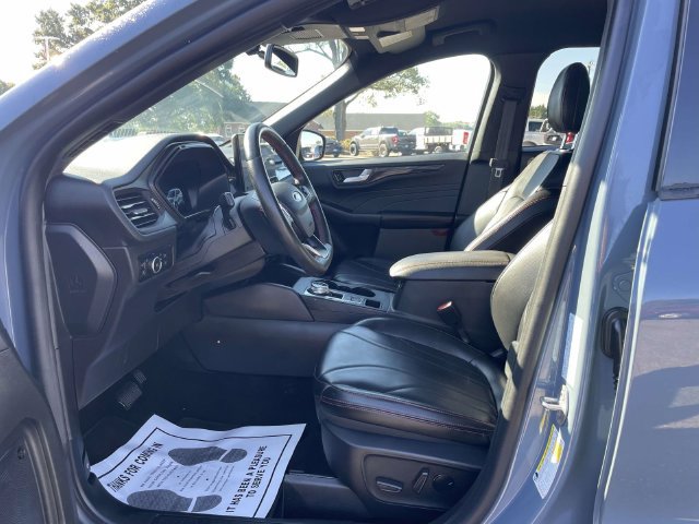 Used 2025 Ford Escape ST-Line Elite w/ Premium Technology Package AWD/4WD image 17
