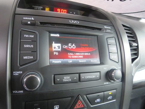 Used 2013 Kia Sorento LX w/ Convenience Pkg image 16