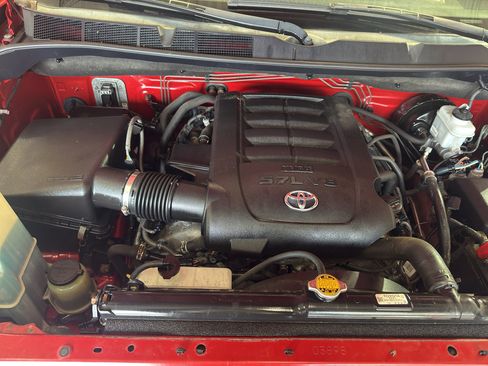 Used 2013 Toyota Tundra 4x4 CrewMax image 31