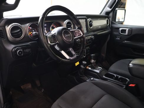 Used 2020 Jeep Wrangler Unlimited Sahara w/ Uconnect 4C Nav & Sound Group AWD/4WD image 17