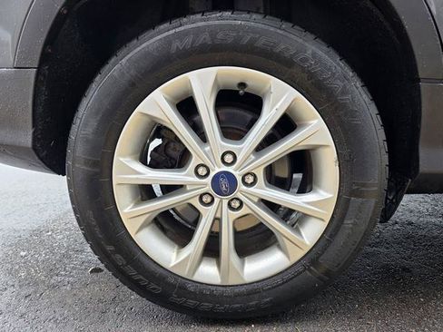 Used 2017 Ford Escape SE w/ Equipment Group 201A AWD/4WD image 8