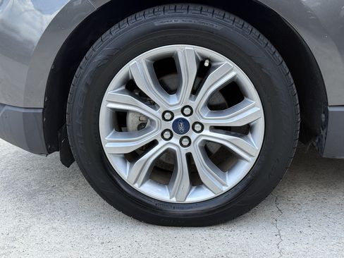 Used 2019 Ford Edge Titanium FWD image 5