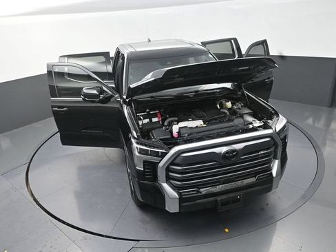 Used 2025 Toyota Tundra Limited AWD/4WD image 31