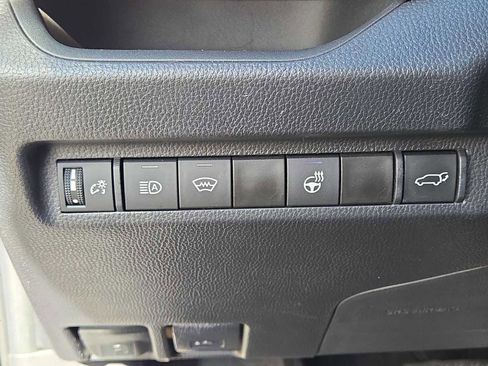 Used 2023 Toyota RAV4 XLE Premium image 17