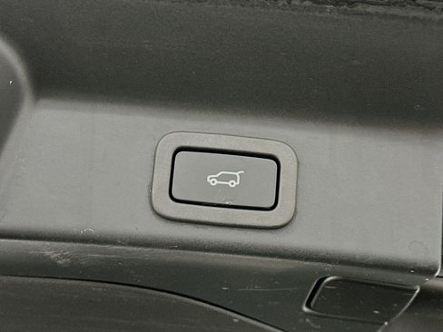 Used 2021 Jaguar F-PACE S image 32