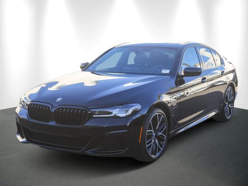 Certified 2023 BMW 530e w/ M Sport Package image 3