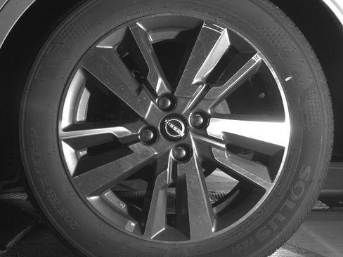 Used 2025 Nissan Versa SV image 14