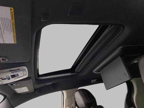 Used 2022 Toyota Sienna Platinum AWD/4WD image 41