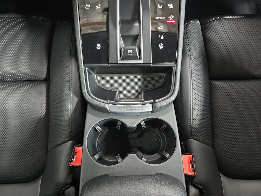 Certified 2026 Porsche Macan AWD/4WD image 20
