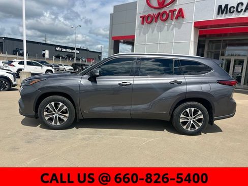 Used 2022 Toyota Highlander XLE AWD/4WD image 13