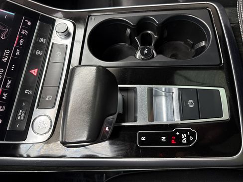Used 2019 Audi Q8 Premium Plus w/ Premium Plus AWD/4WD image 31