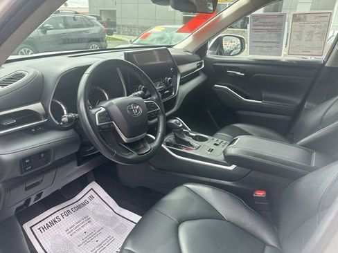 Used 2023 Toyota Highlander XLE image 10