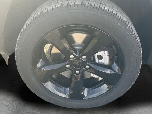 New 2025 Jeep Grand Cherokee L Altitude image 9