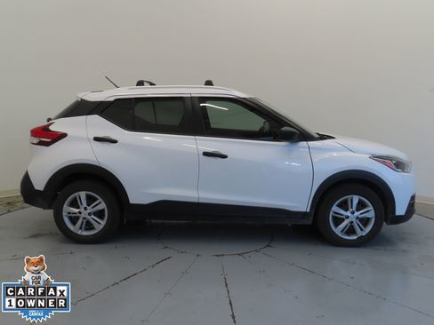 Used 2019 Nissan Kicks S image 2