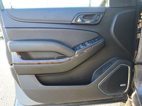 Used 2019 Chevrolet Suburban LT image 17