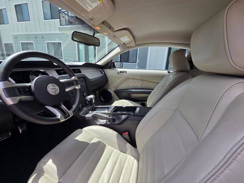 Used 2010 Ford Mustang Coupe RWD image 17