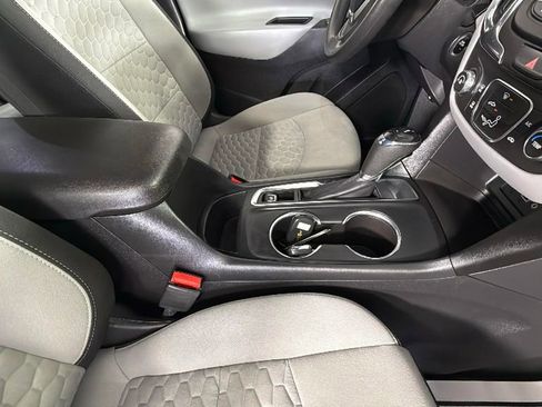 Used 2020 Chevrolet Equinox LS image 33