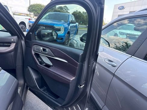 Used 2025 Ford Explorer Platinum RWD image 29