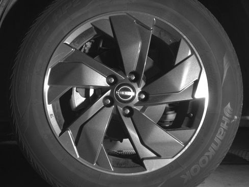 Used 2025 Nissan Rogue SV AWD/4WD image 12